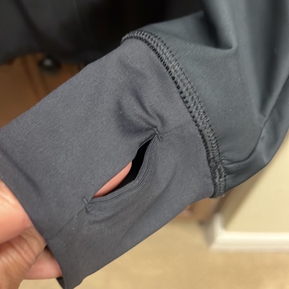 Lululemon jacket, black, SIZE 12 - Picture 6 of 13